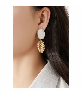 Oorclips Goudkleurig met wit detail Elegante sieraden