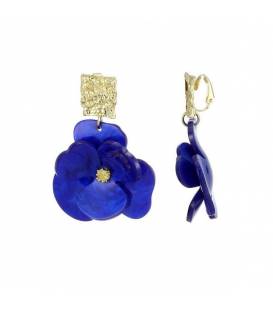 Oorclips | Blauwe bloem oorclips | Gehamerde vierkante oorclips