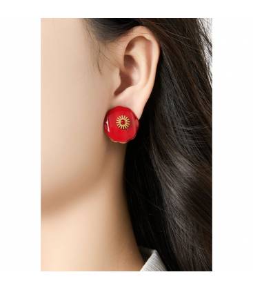 Oorclips | Oorclips met rood steentje | Oorclips goudkleurig detail