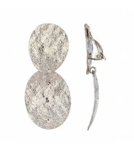 Oorclips | Zilverkleurige oorclips met geborsteld motief | Fashion sieraden