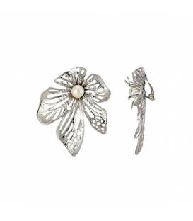 Oorclips | Grote bloemen oorclips met imitatie pareltje | Zilverkleurige oorclips