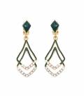 Groene oorclips met een dubbele hanger en helder stass steentjes