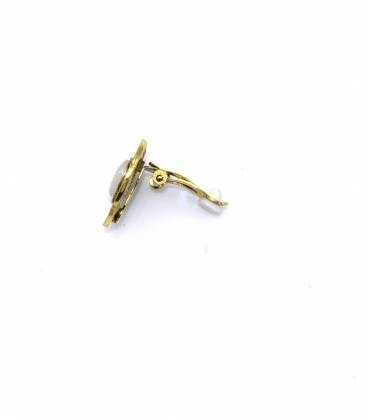 Oorclips | Elegante druppel oorclips met melkwitte steen | Sieraden voor dames
