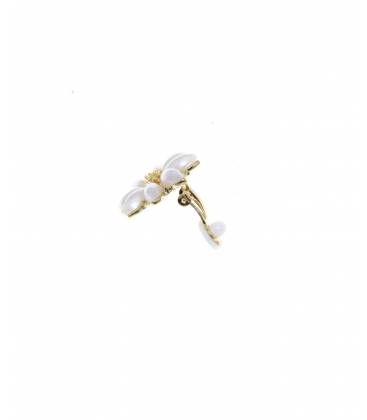 Witte bloemen oorclips met een goudkleurige kern