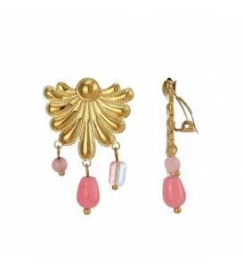 Oorclips | Goudkleurige oorclips met roze kraaltjes | Stijlvol statement