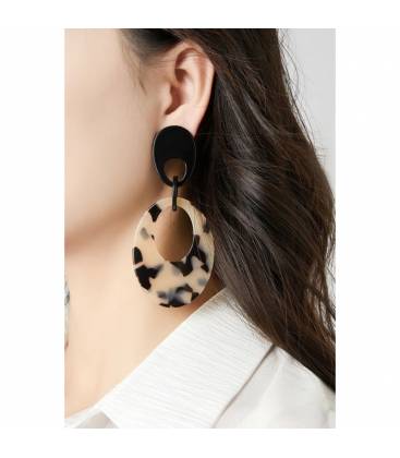 Oorclips | Creme oorclips met een effen oorstukje | Fashion sieraden
