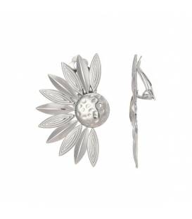 Oorclips | bloemvormige oorclip zilverkleurig met bloemdesign