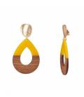 Oorclips met hout en gele hars