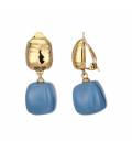 Goudkleurige oorclips met een blauwe vierkante hanger