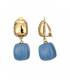 Goudkleurige oorclips met een blauwe vierkante hanger