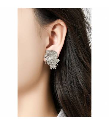 Oorclips | trendy goudkleurige oorclip met detail | fashion glans