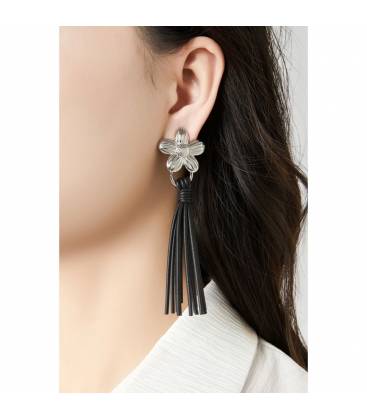 Oorclips | Zilverkleur bloem met zwarte teasels | Belle Miss