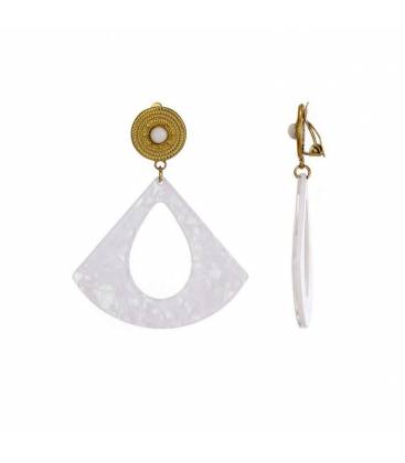Oorclips | Witte marmerlook hanger | Goudkleurige details