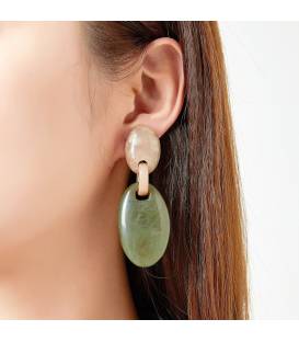 Lichtbruine Oorclips met Groene Hanger - Must-have Fashion Accessoire